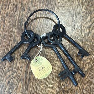 Black Metal Skeleton Key Set NEW/TAG